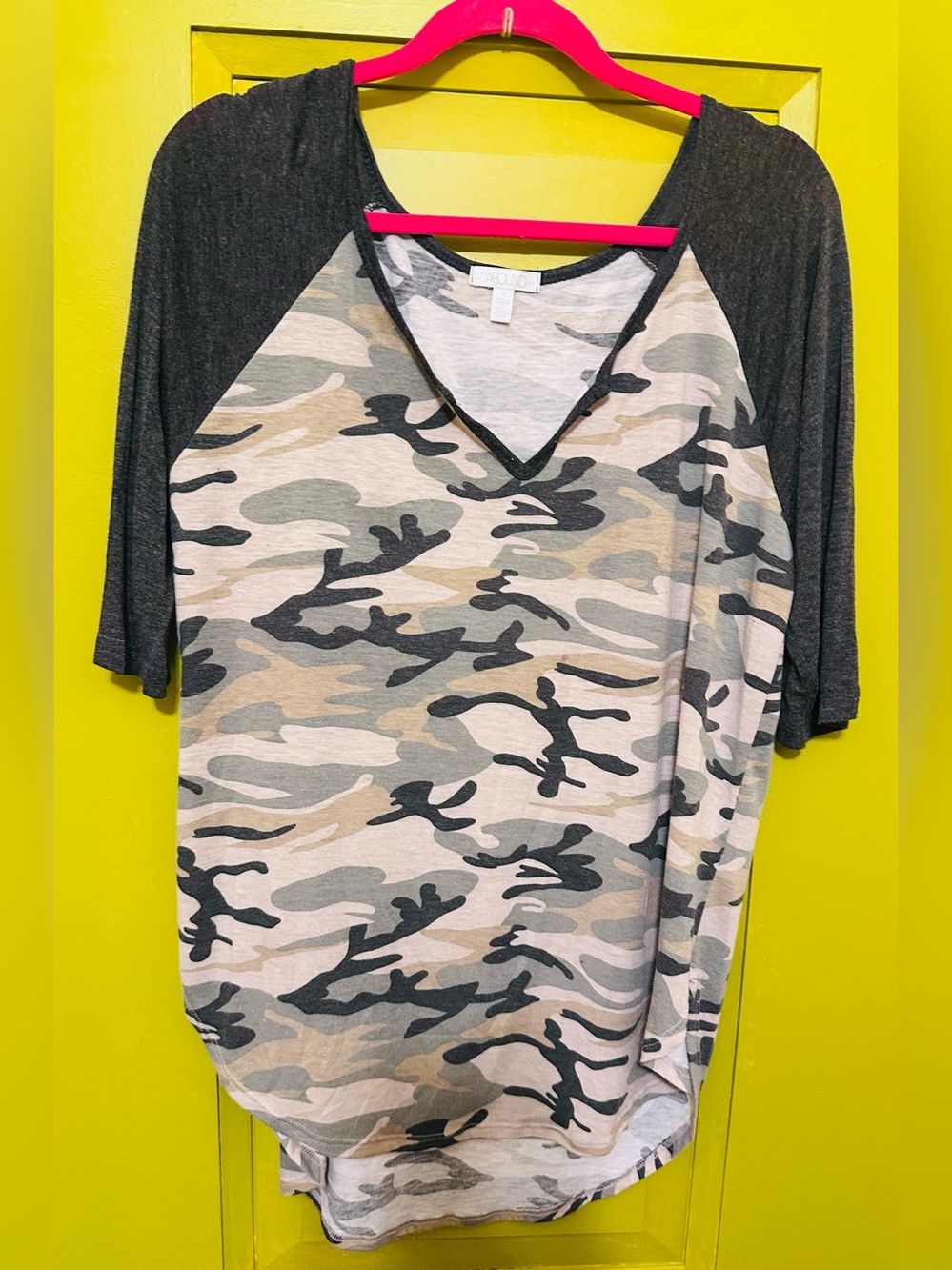 Abound Women's Camo V-Neck Raglan Top - Black Sleeves